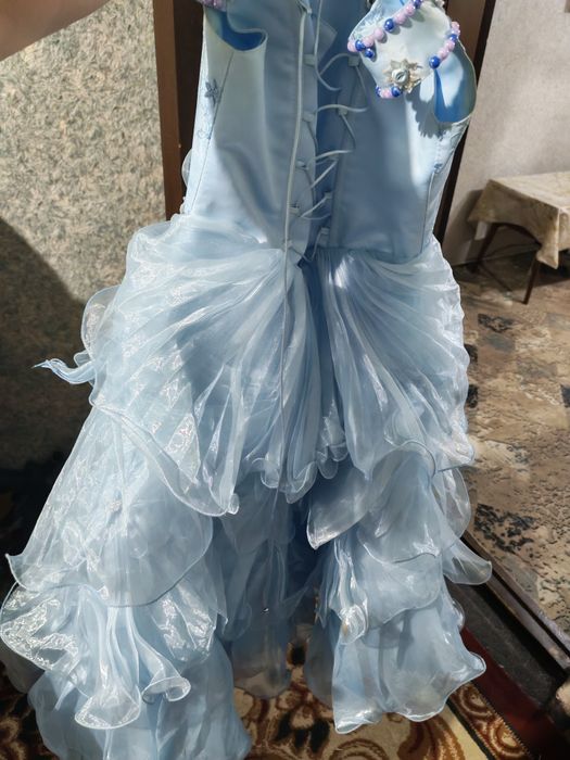 Продам платье красивое для девочки