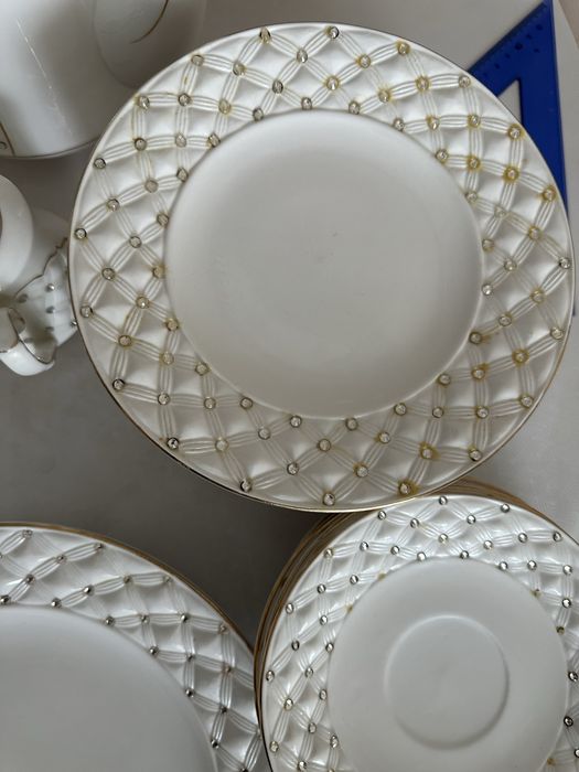 Чайно-столовый сервиз белый со стразами