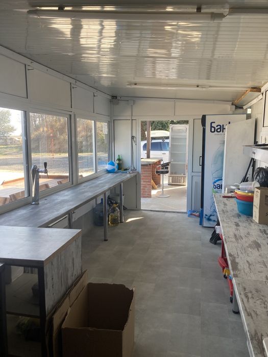 Павилион,Заведение от алуминиева конструкция