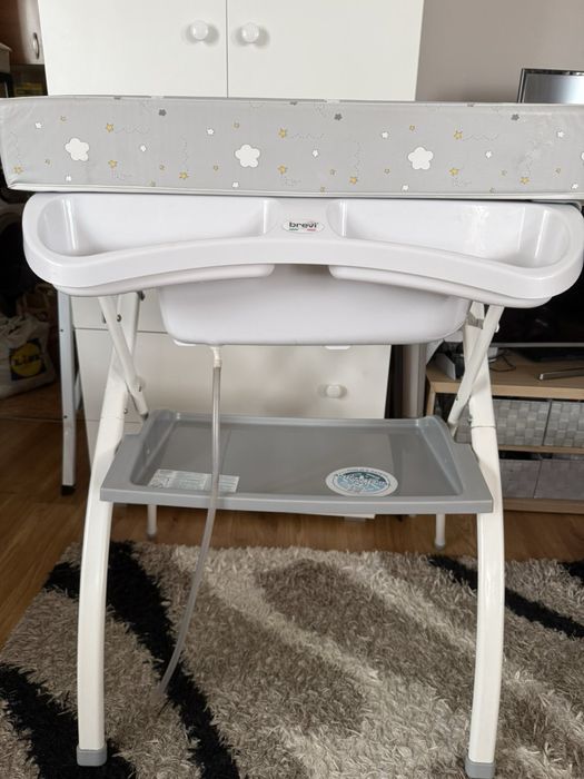 Повивалник/маса за повиване с вана Brevi