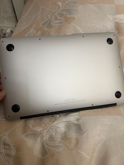 Macbook air 13 в хорошем состоянии