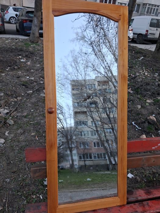Огледало с дървена  рамка