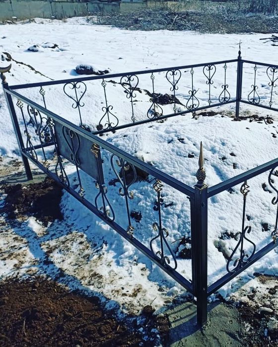 Ограды на кладбище