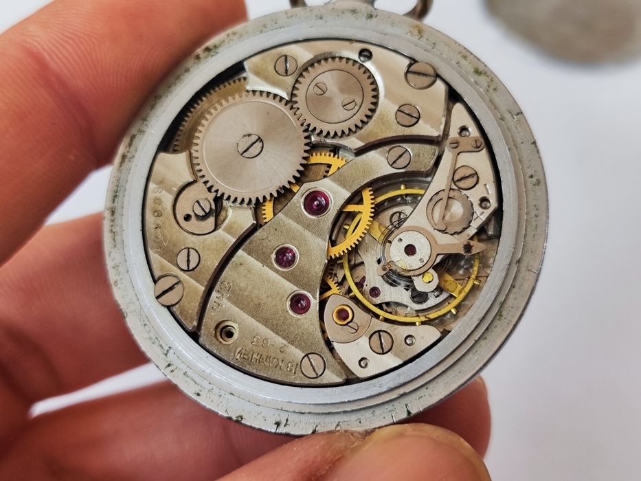 Механичен джобен часовник кристалл