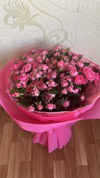 Свежие кустовые розы
