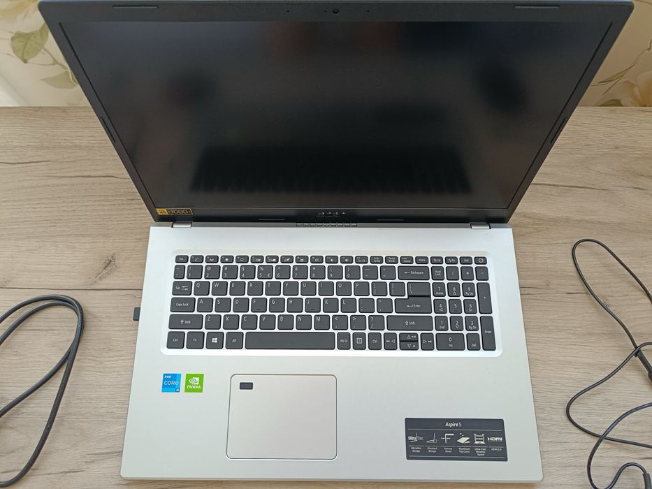 Acer Aspire 5 (A517-52G) в цвят Silver (сребрист).