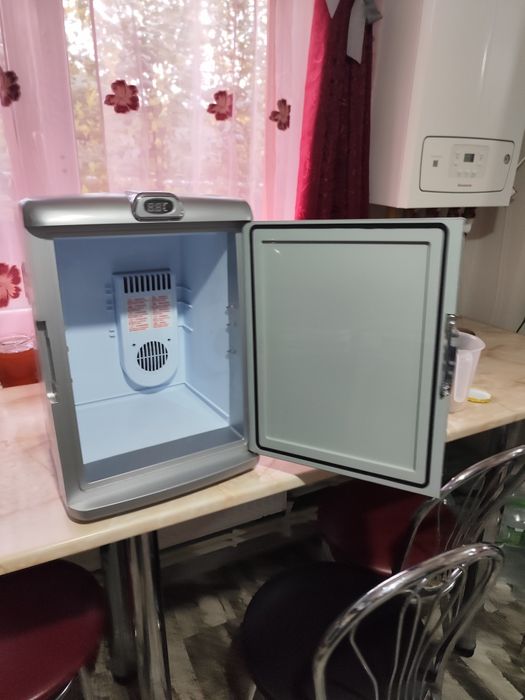 Frigider auto Laurina 12/220 v