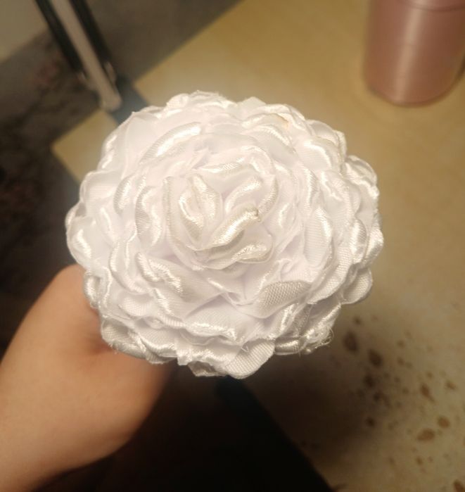 Цветы из атласных лент