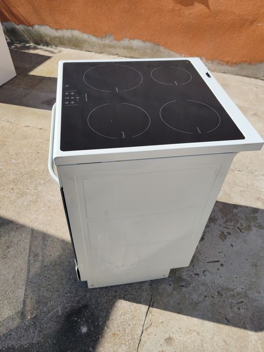 Като нова свободно стояща печка с индукционни котлони Voss  Electrolux 60 см широка 2 години гаранция!