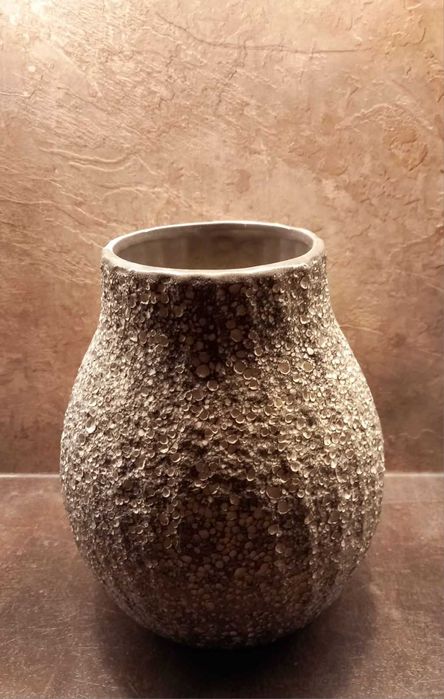 Статуетка ваза свещник плетени цветя бутилка и чаши кутии за подправки