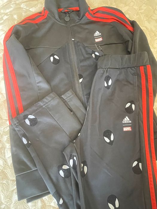 Спортен екип Adidass