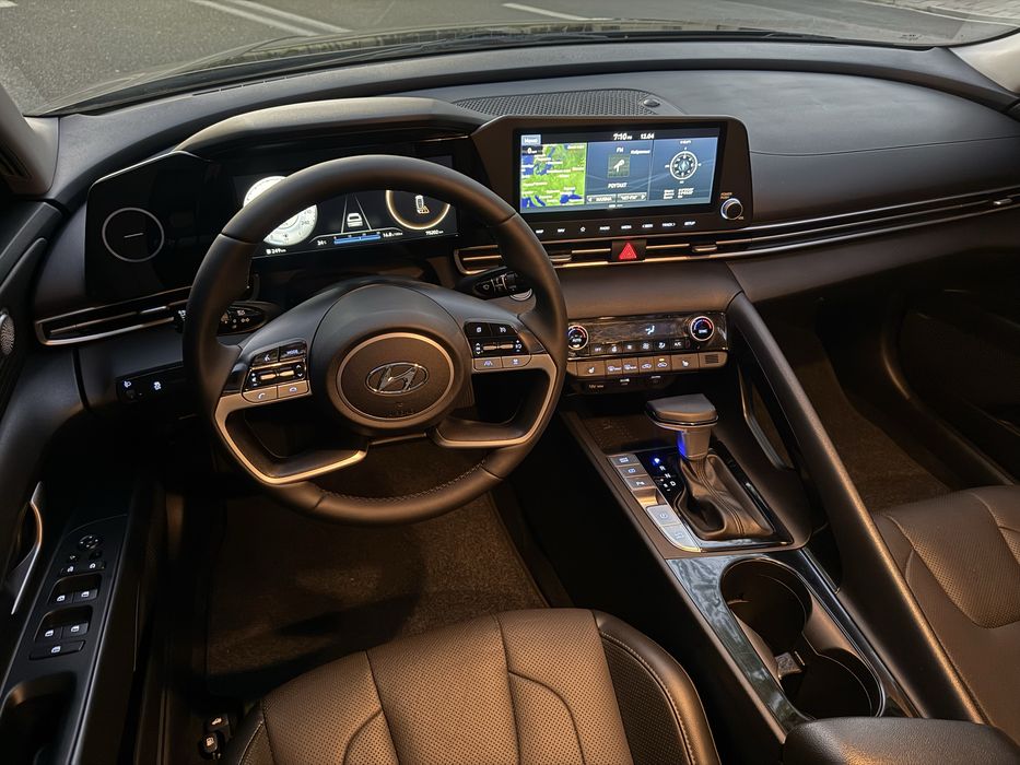 Hyundai Elantra 2.0L full options !