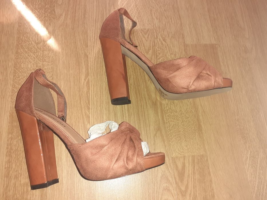 Sandale cu toc gros,marime 38