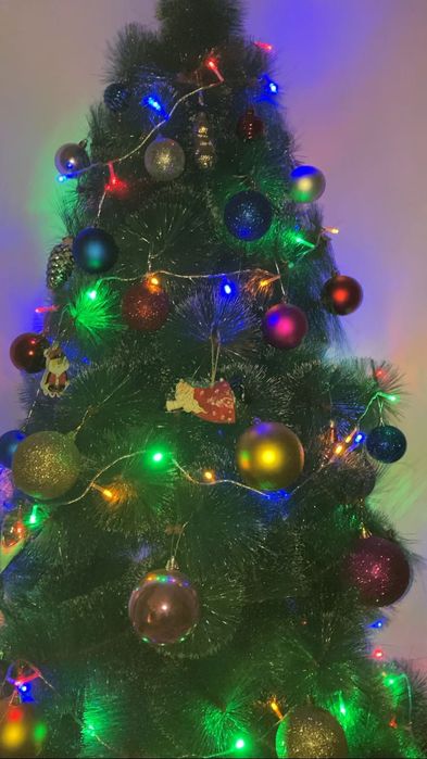 Новогодняя ёлка с игрушками