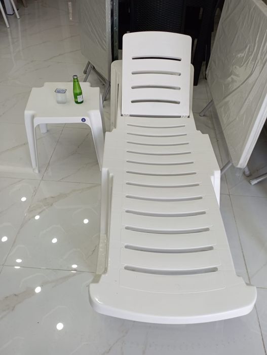 Vand sezlonguri, mese terasa cu scaune, scaune chiavari