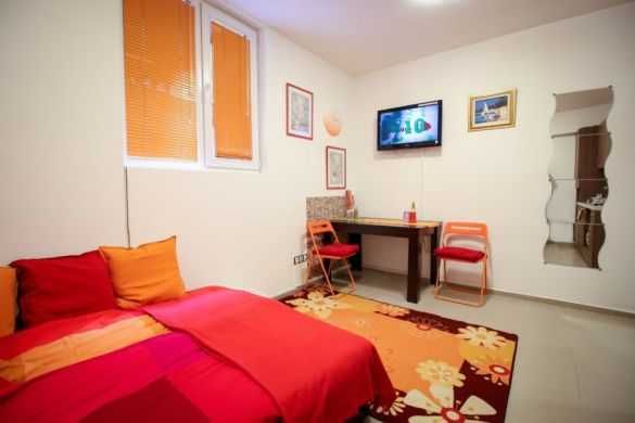 Дава се под наем Едностаен апартамент в София, Център - 32 кв.м за 298.86 € - Снимка #1