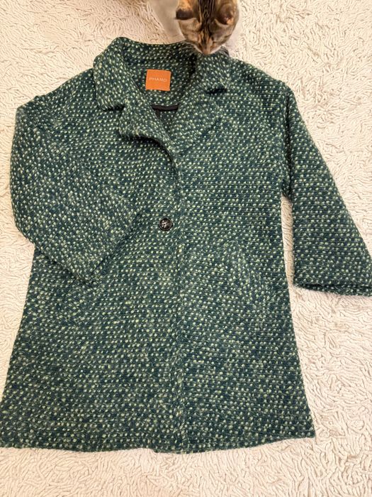 Легкий тренч на весну осень . Шерсть 70%.