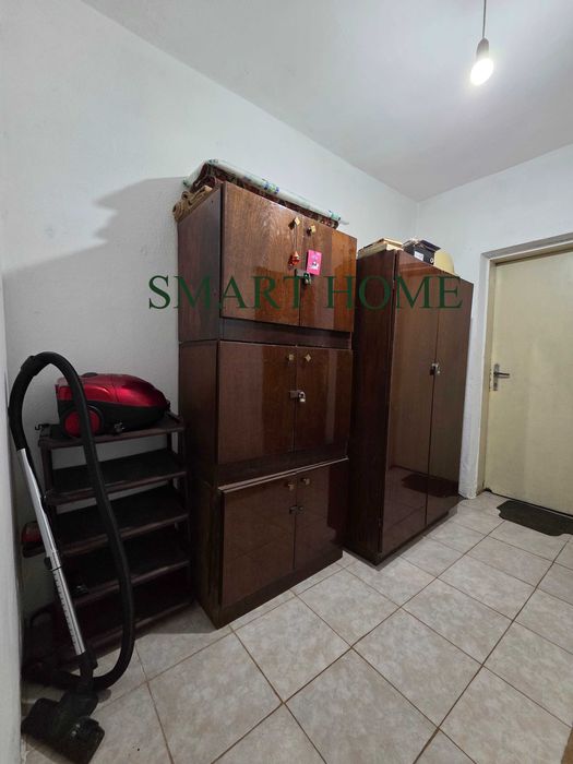 Партерна гарсониера до Езикова гимназия!