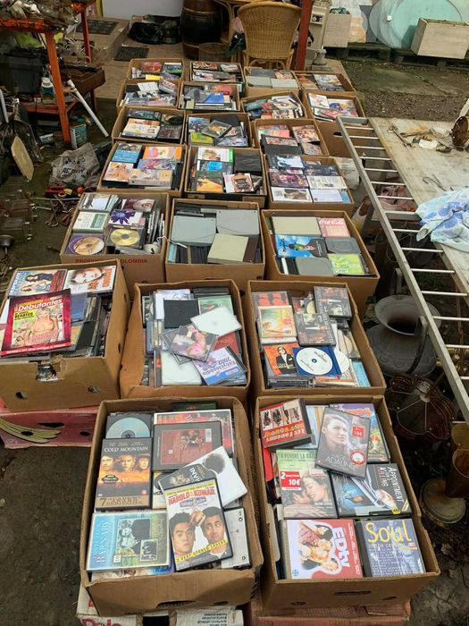 Cd-uri,filme benzi magnetofon cu muzica si film