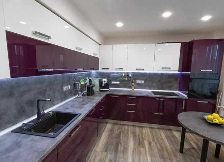 Продава се Тристаен апартамент в София, Център - 108 кв.м за 1181 €/кв.м - Снимка #1