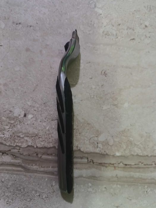 Продавам самобръсначка Sensor Exel за ножче с 2 остриета ножчет