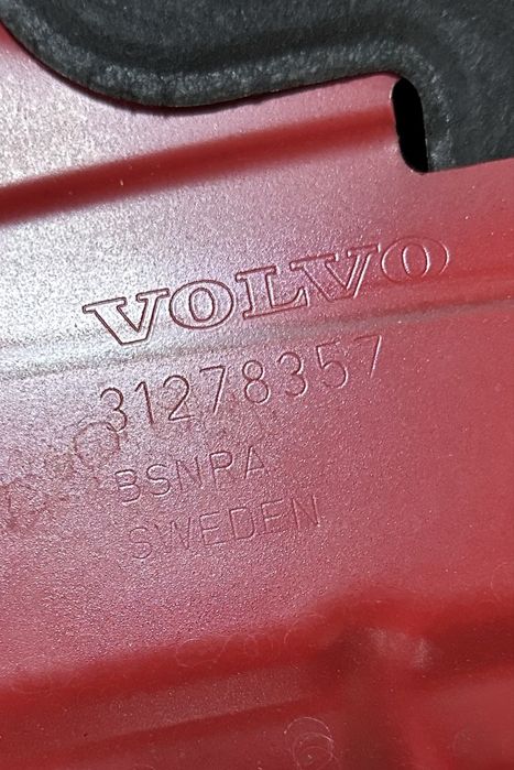 Капот Volvo V40 Вольво В40