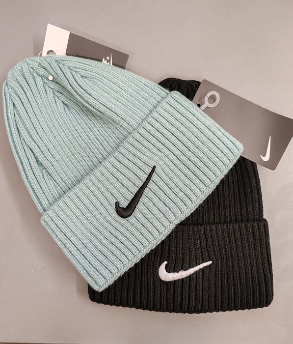 Продавам зимна Nike два цвята рипс