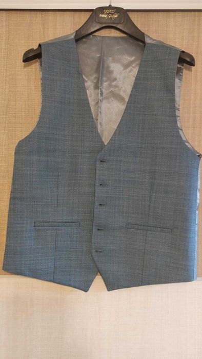 Официален костюм