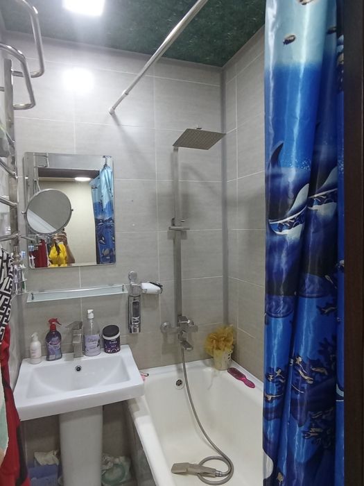 Квартира сотилади 10-микр-н Низомий 2а