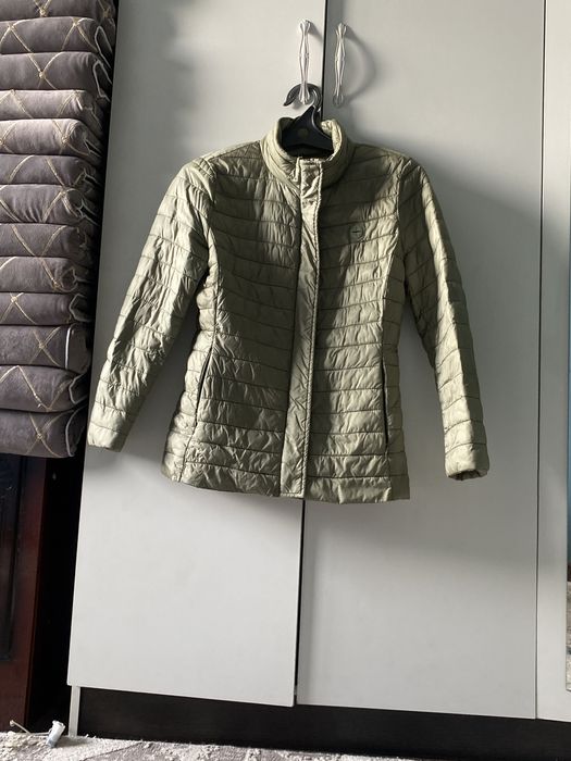 Қыздар киімдер сатылады