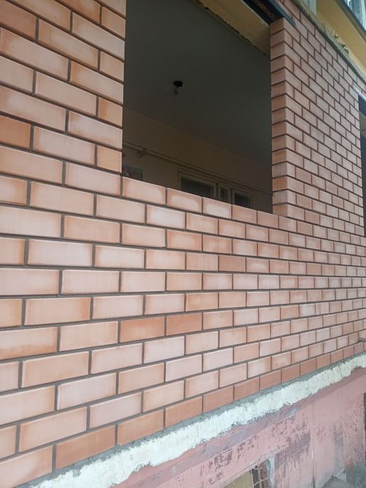 Кладка балкона,облицовочным и простым кирпичом