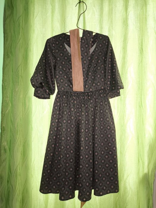 Платье коктейльное. Богатый материал. р 42-44.