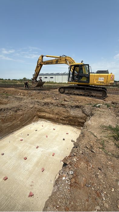 Închiriez excavator 21T cu operator
