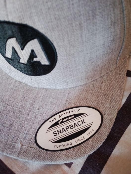 Шапка с козирка-спортна