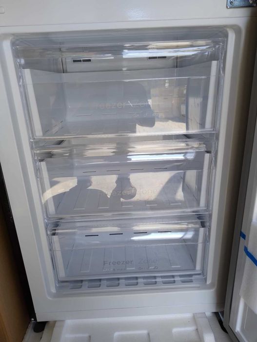 *НОВО* No frost Хладилник с фризер CHiQ  357 Литра ,200 см