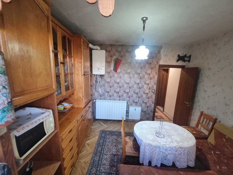 Двустаен апартамент за продажба в кв. Орлова чука на гр. Благоевград.