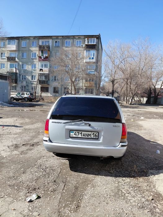 Машина nissan primera 95