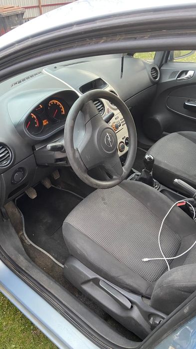 Vând Opel corsa  urgent