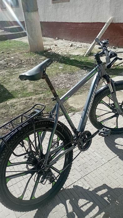 Velik bemiks velosiped velik moshina