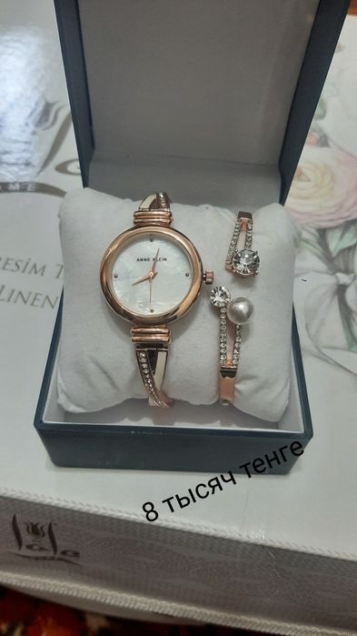 Часы новые продам