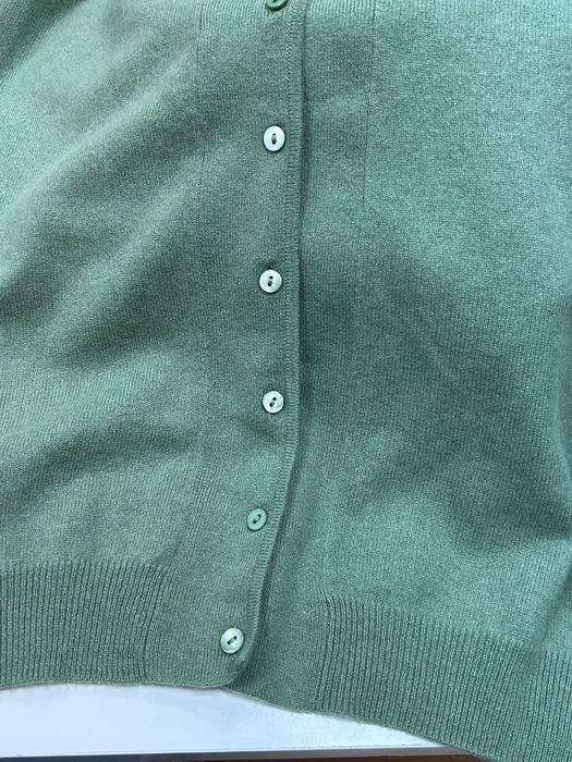 Мека кашмирена блуза в разкошен зелен цвят