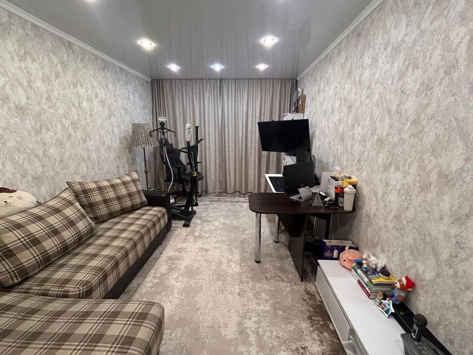 продается 1 комнатная квартира