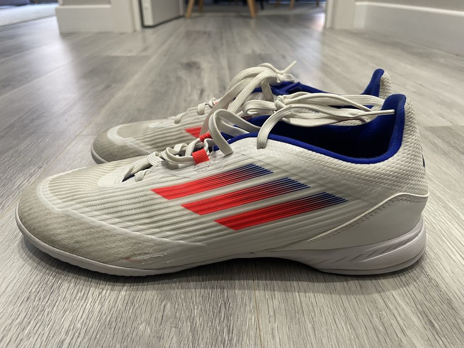 Продам футзалки.