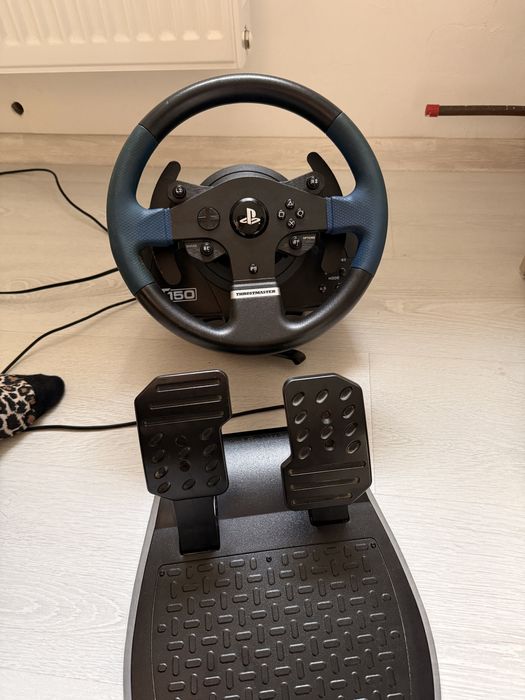 Volan thrustmaster t150