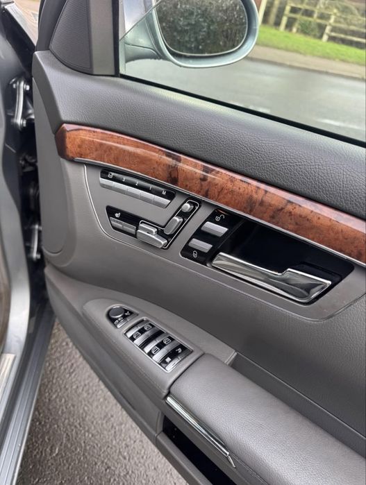 Mercedes Benz - S320