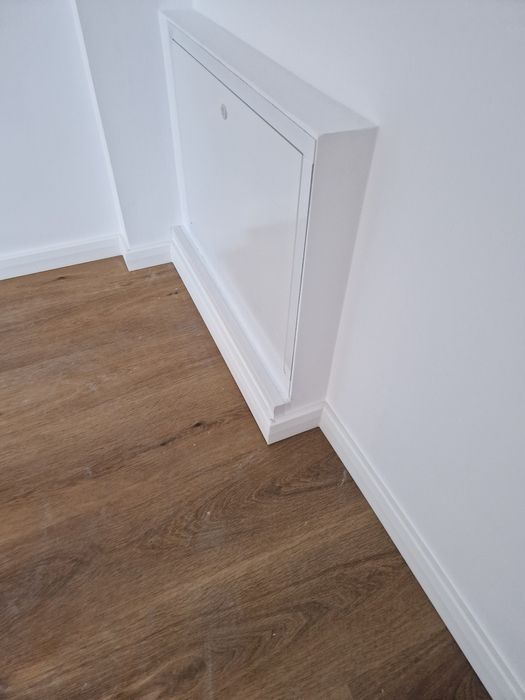 Reconditionare parchet, montaj plinte si parchet din lemn masiv.