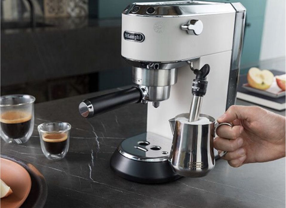 Кофеварка рожковая DeLonghi EC685