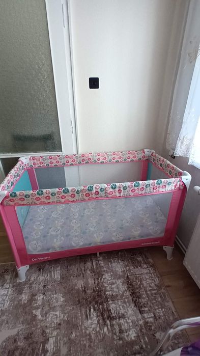 Детска кошарка в розово.