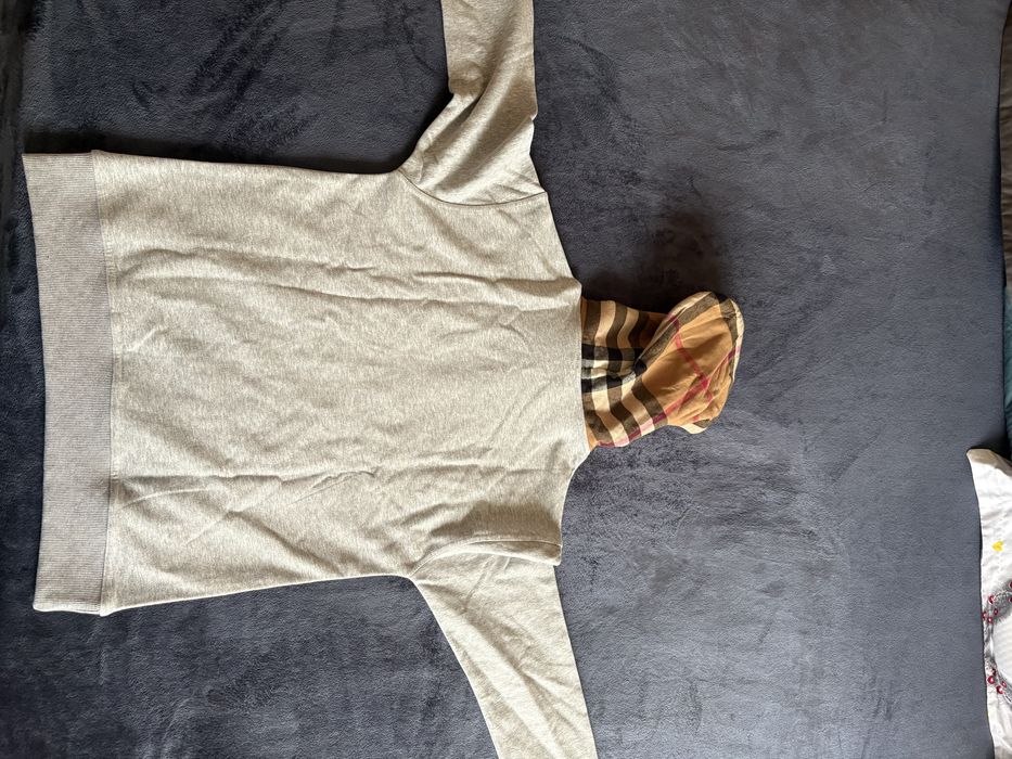 Vand hanorac burberry nou
