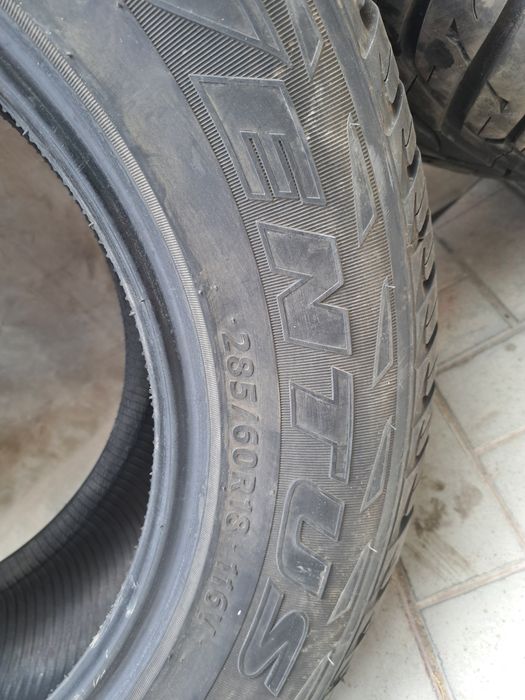 Продам две шины 285-60  R 18.